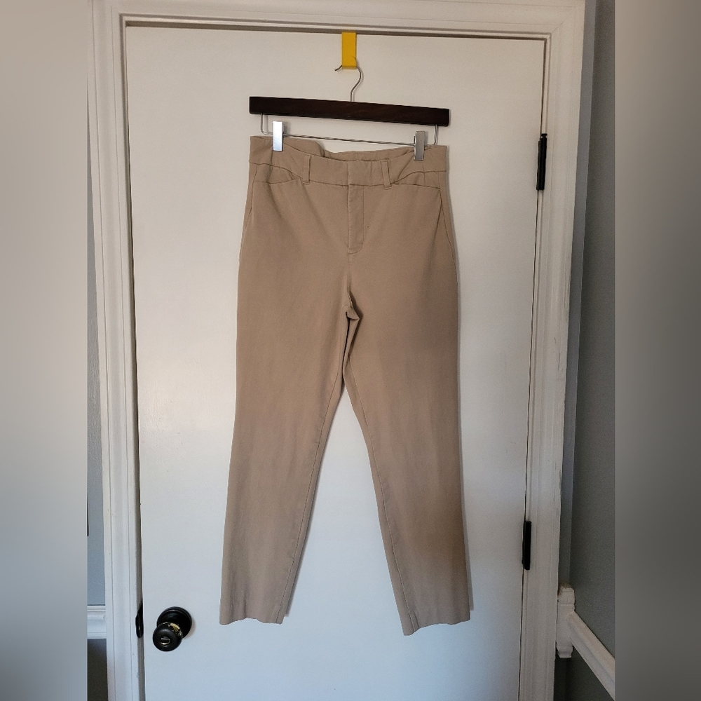 ✨3/$15✨ Old Navy women's khaki pixie pants size 8